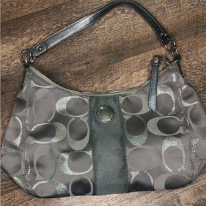 Beautiful vintage sliver coach purse